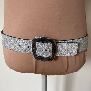 Streets Ahead Crackle Leather White Black Antiqued Hammered Metal Buckle Belt M